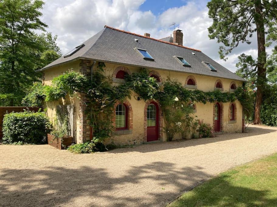 Вилла Les Bosquets Saint-Ouen-Des-Toits Экстерьер фото