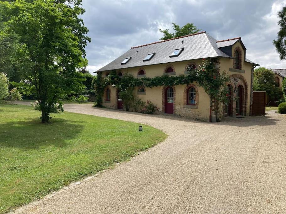 Вилла Les Bosquets Saint-Ouen-Des-Toits Экстерьер фото
